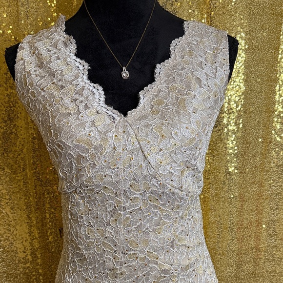 Elegant Lace Maxi Dress in Cream - Picture 3 of 9